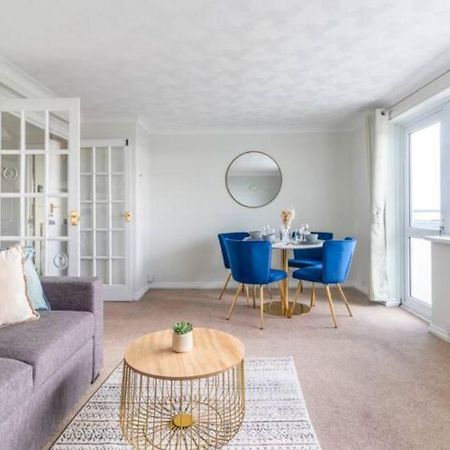 Trendy Sea View 2 Bedroom Sleeps 6 - Free Parking Bournemouth Buitenkant foto