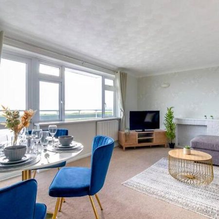 Trendy Sea View 2 Bedroom Sleeps 6 - Free Parking Bournemouth Buitenkant foto