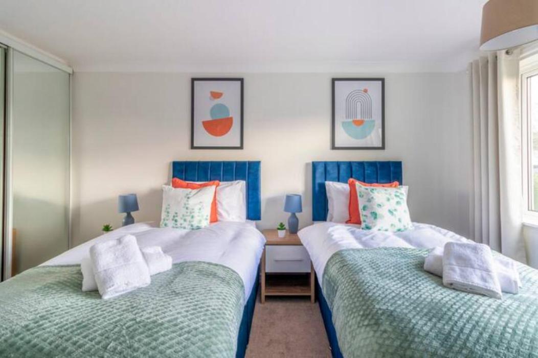 Trendy Sea View 2 Bedroom Sleeps 6 - Free Parking Bournemouth Buitenkant foto