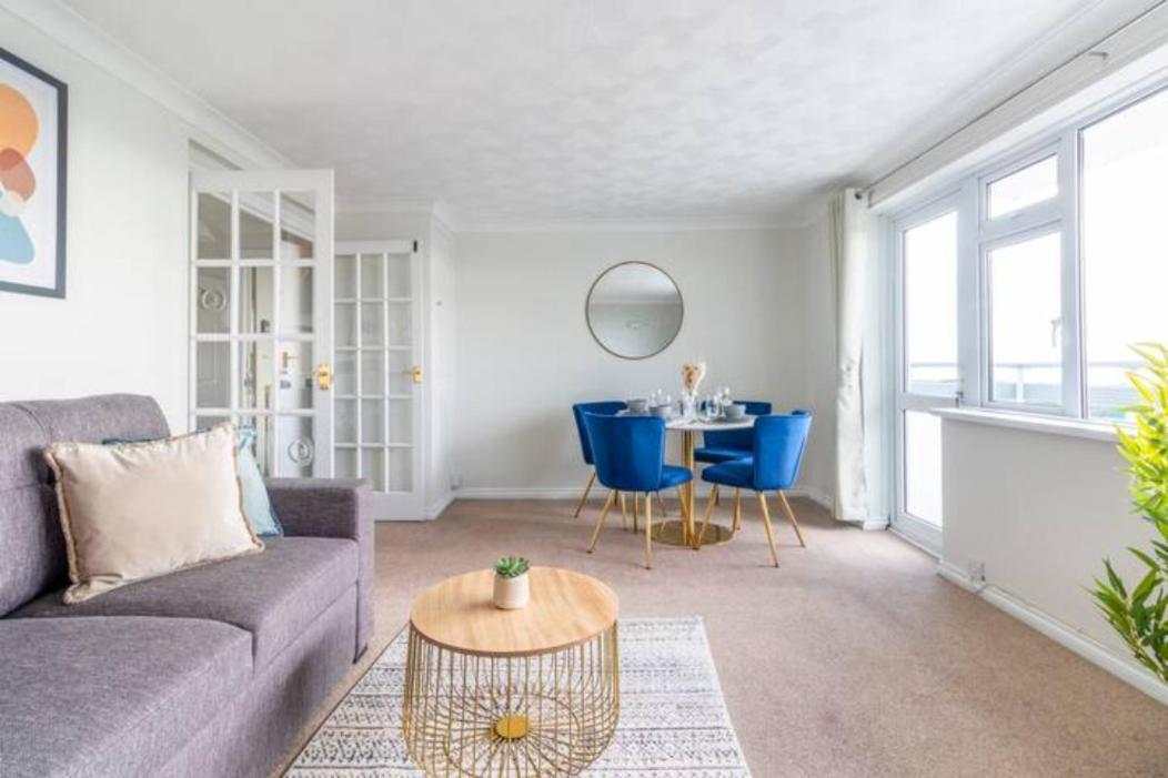 Trendy Sea View 2 Bedroom Sleeps 6 - Free Parking Bournemouth Buitenkant foto