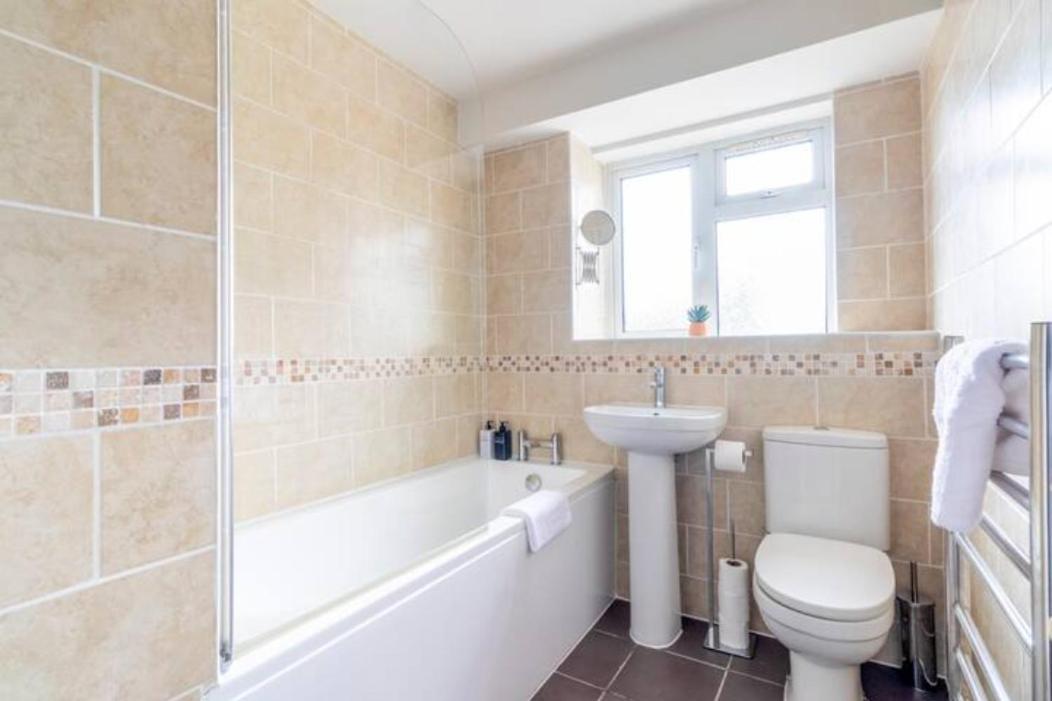 Trendy Sea View 2 Bedroom Sleeps 6 - Free Parking Bournemouth Buitenkant foto