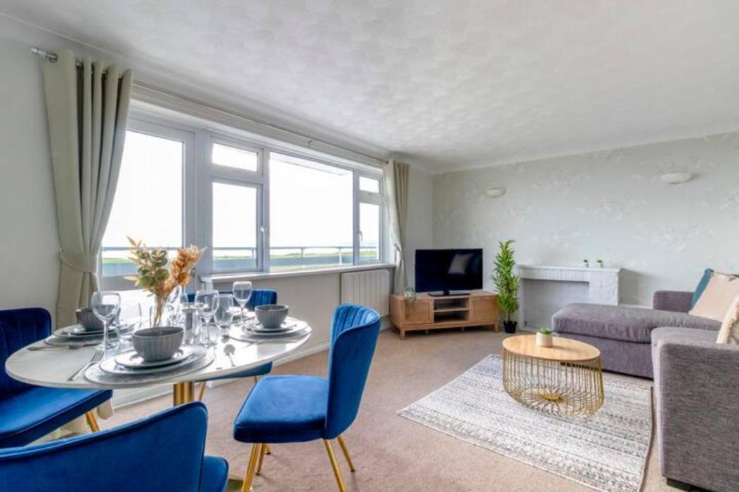Trendy Sea View 2 Bedroom Sleeps 6 - Free Parking Bournemouth Buitenkant foto