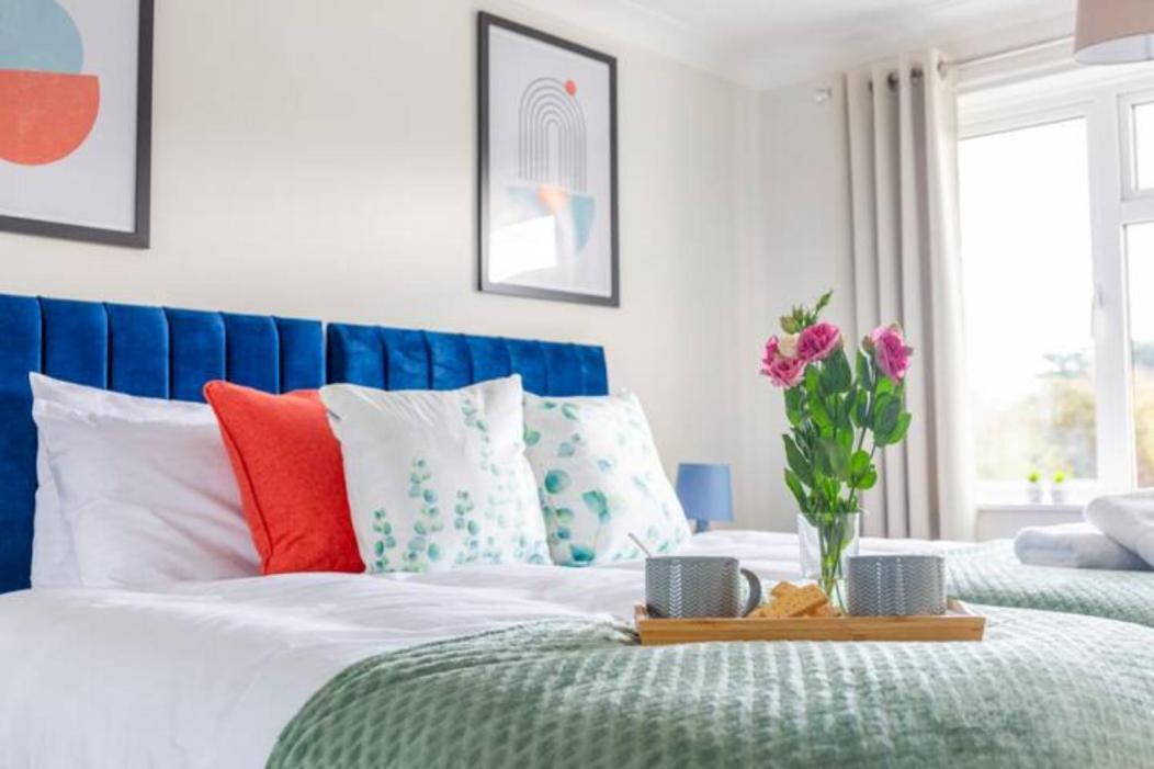 Trendy Sea View 2 Bedroom Sleeps 6 - Free Parking Bournemouth Buitenkant foto
