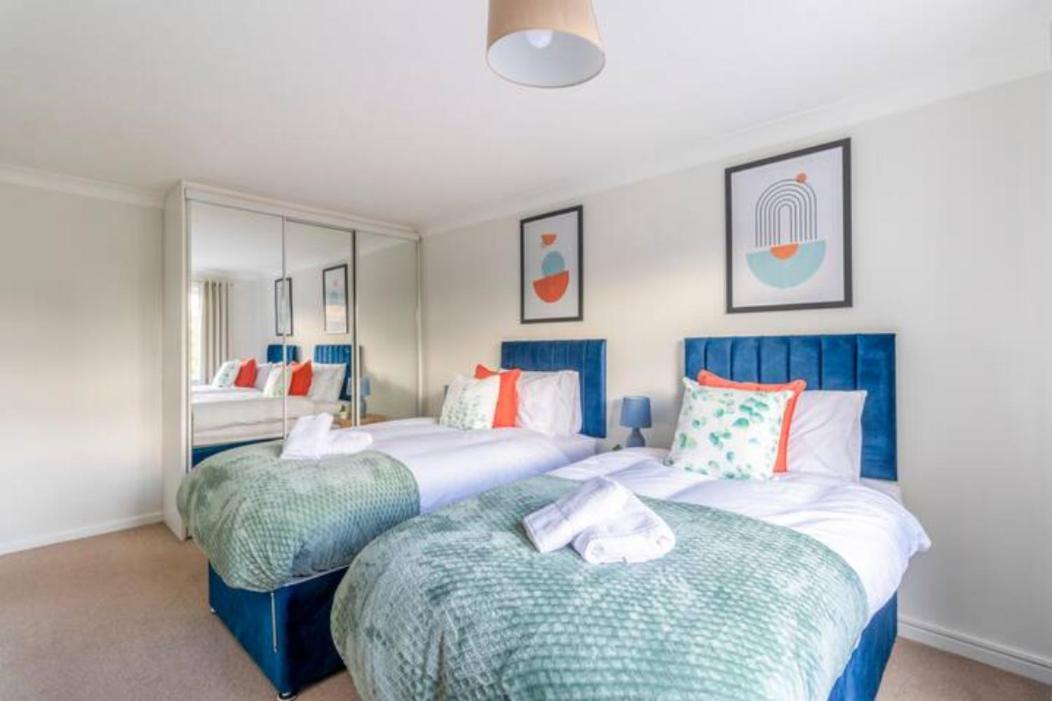 Trendy Sea View 2 Bedroom Sleeps 6 - Free Parking Bournemouth Buitenkant foto
