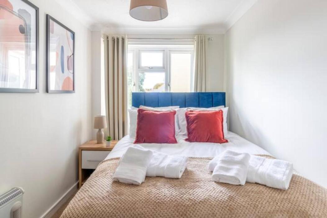 Trendy Sea View 2 Bedroom Sleeps 6 - Free Parking Bournemouth Buitenkant foto