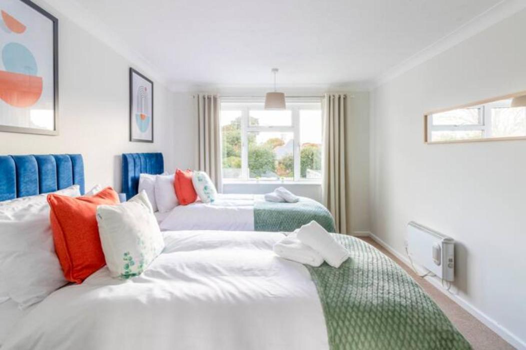 Trendy Sea View 2 Bedroom Sleeps 6 - Free Parking Bournemouth Buitenkant foto