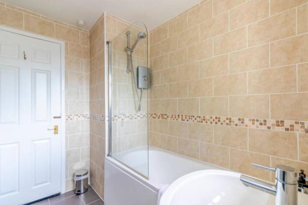 Trendy Sea View 2 Bedroom Sleeps 6 - Free Parking Bournemouth Buitenkant foto