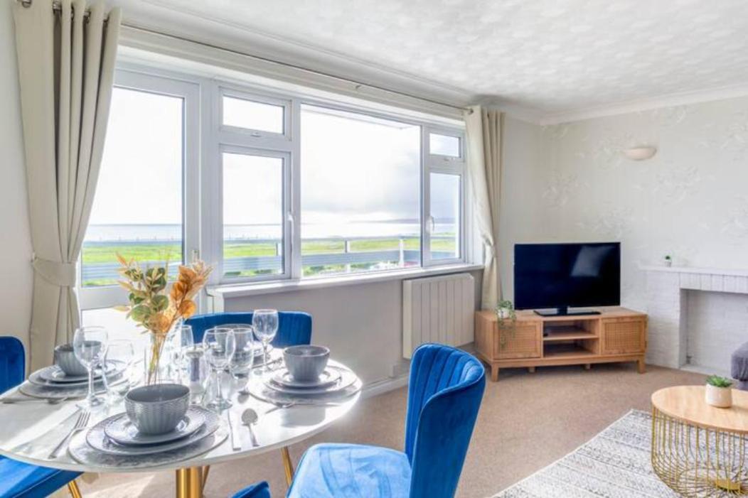 Trendy Sea View 2 Bedroom Sleeps 6 - Free Parking Bournemouth Buitenkant foto