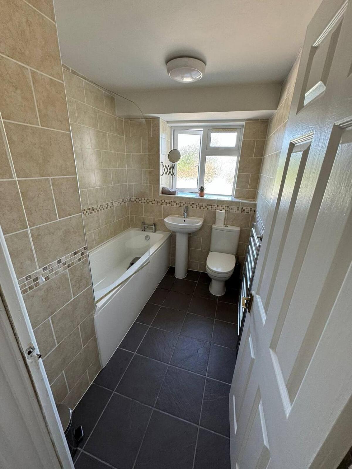 Trendy Sea View 2 Bedroom Sleeps 6 - Free Parking Bournemouth Buitenkant foto